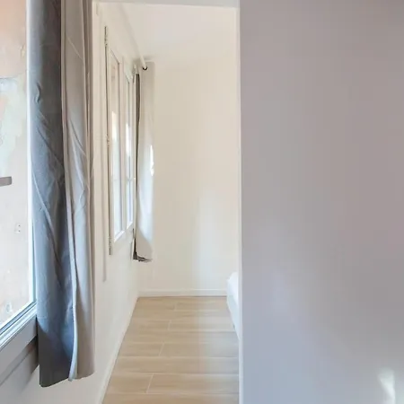 Apartament #16 1bdr Flower Market, Old Town, 1min Ac