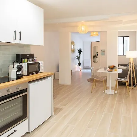 Apartament #16 1bdr Flower Market, Old Town, 1min Ac